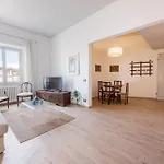 Lungarno Apartment - Free Parking
